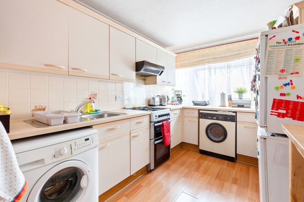 Spacious 2 Bedroom Apartment in Cricklewood