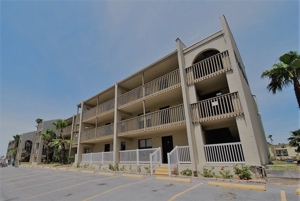Parklane Unit #311 2 Bedroom Condo by RedAwning