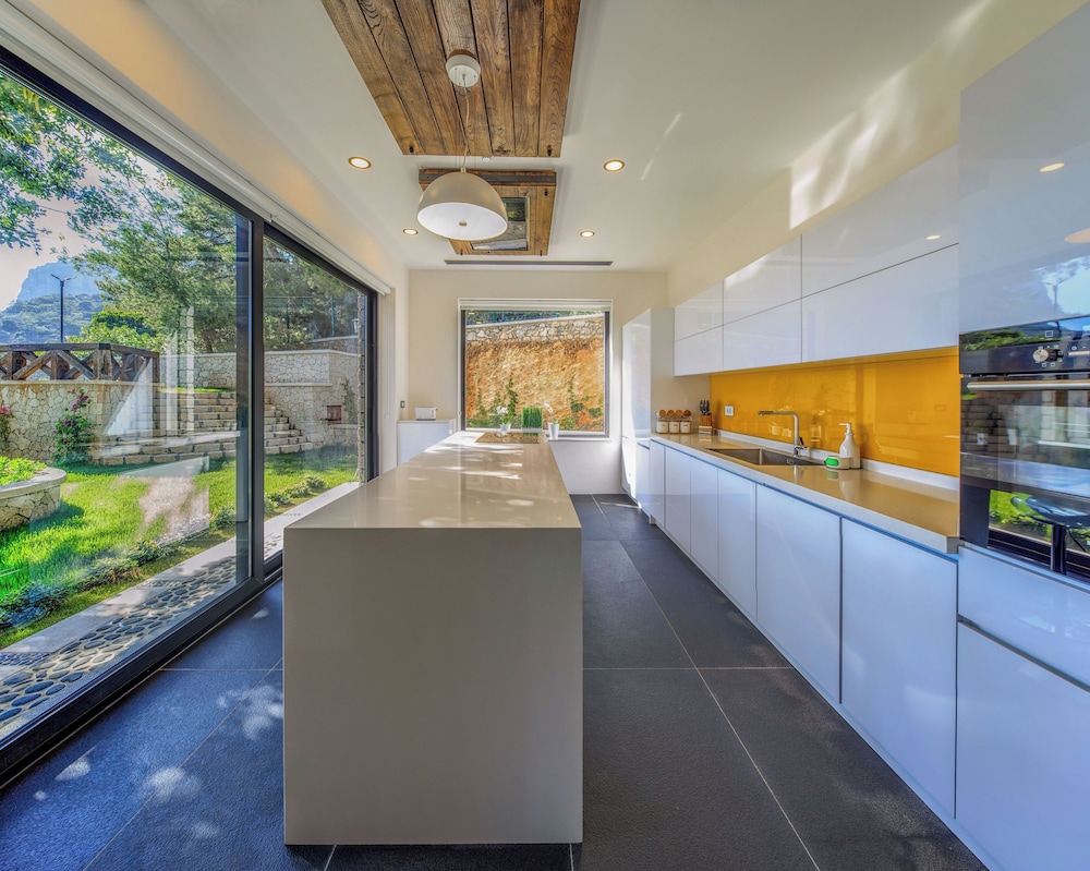 Private Island-Style Ultra Luxury Villa Estate