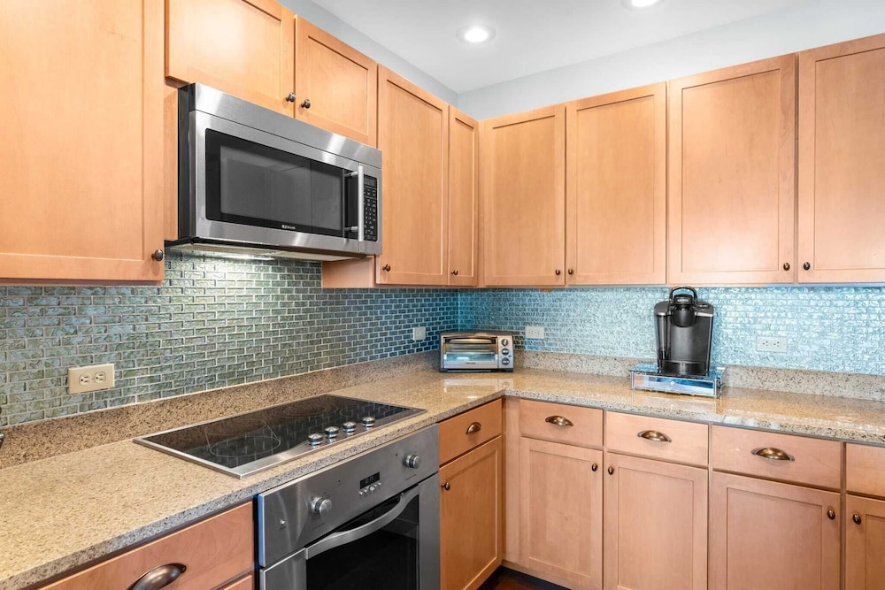 Salty Air & Blue Mountain Flair 3BR Condo w/ Pool, Balcony & Beach Access!