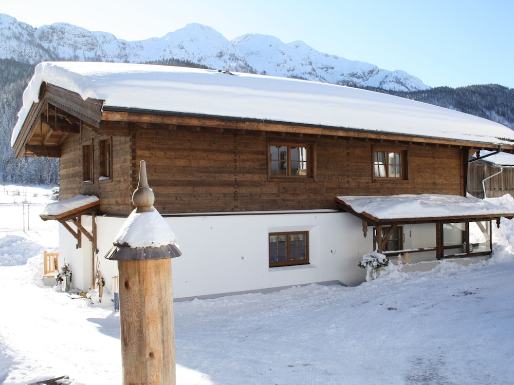 Cozy Feel Good Holiday Apartment in Leogang