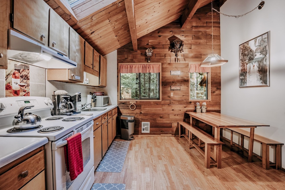 26SL - Hot Tub - BBQ - Game Room - Dishwasher - Sleeps 8 view 3