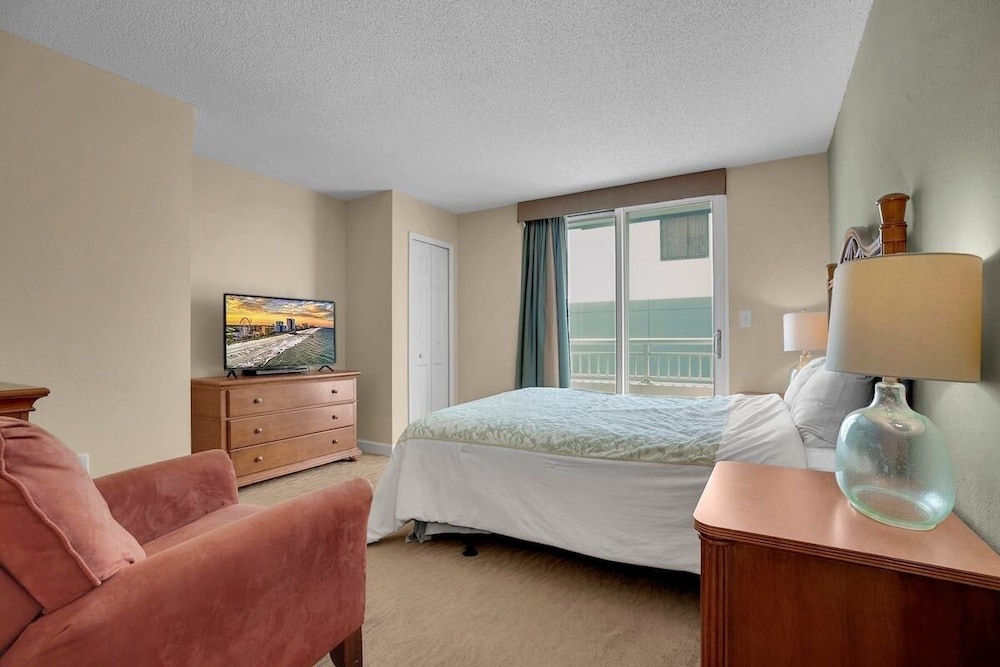 Horizon 701 3 Bedroom Condo