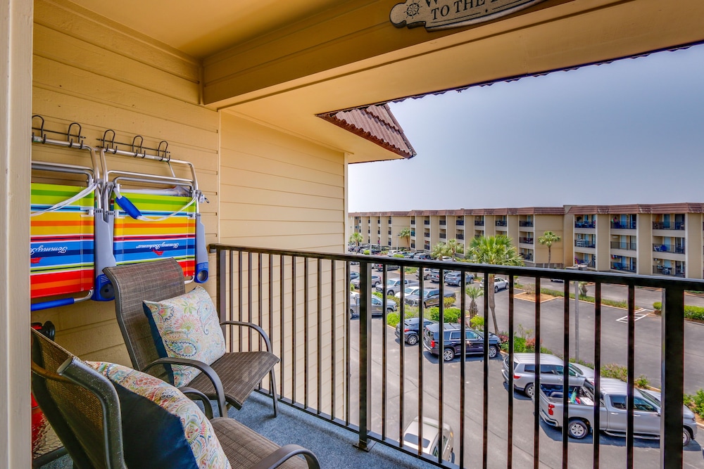 Top-floor Condo w/ Ocean Views in Hilton Head! view 5
