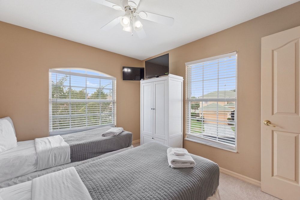 6 Bed, 2 Suites, Pool, Spa, Games Room #800 6 Bedroom Villa view 4