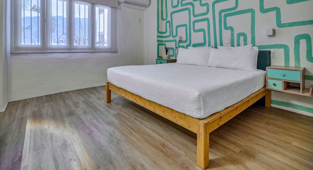 2BR Condo With Ocean View - Private Terrace