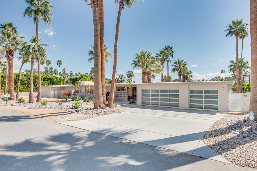 Palm Springs Oasis w/ Mtn Views, 2 Mi to Dtwn! view 5