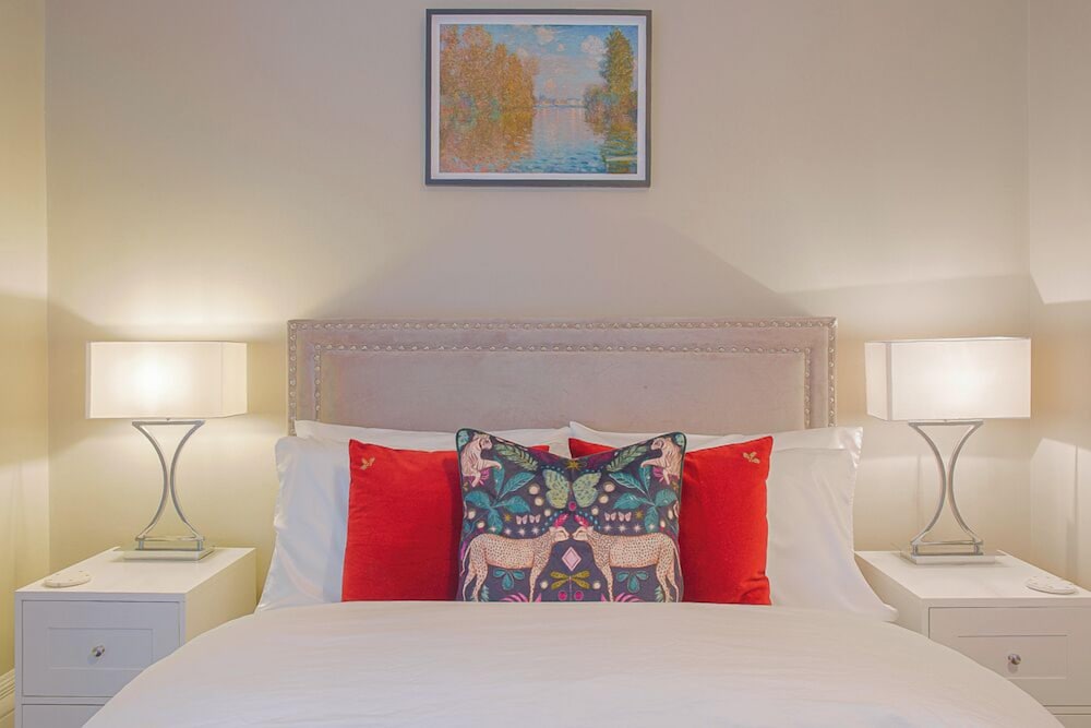 Stylish Grade II Apartment - The London view 2