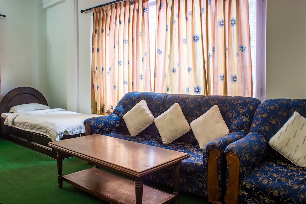 Giri Guest House