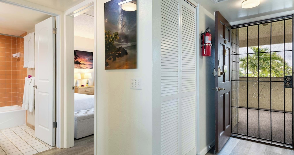 Oceanfront Condo 117 in Kailua-kona