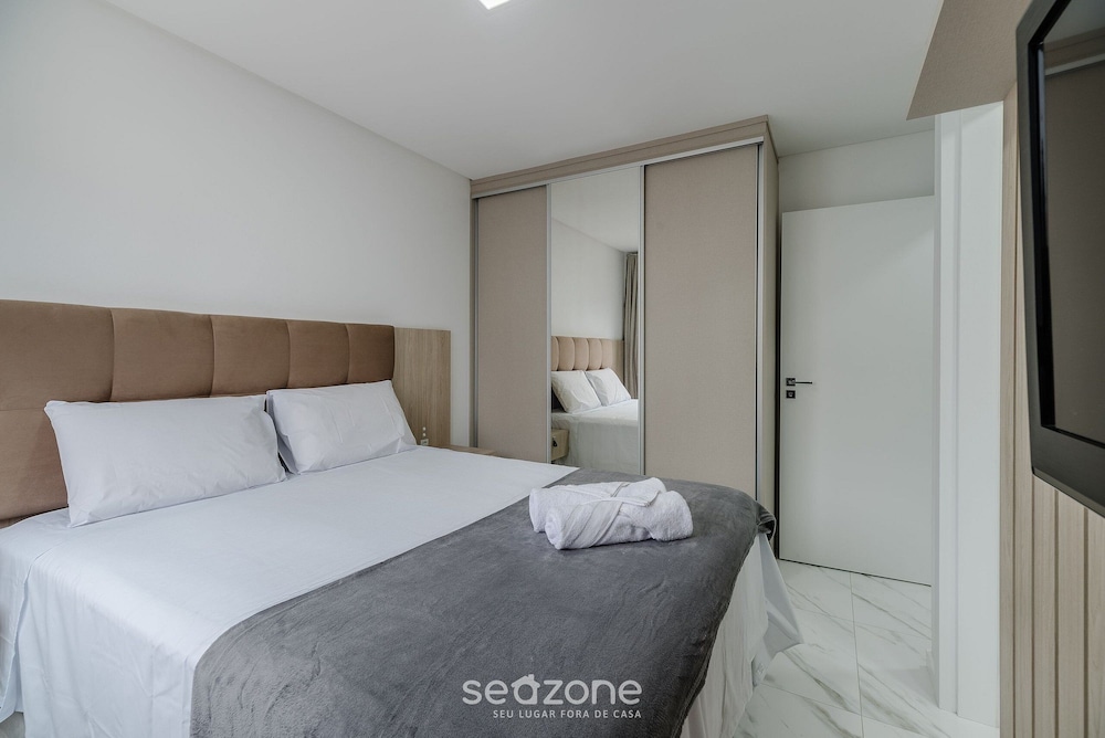 2BR apt w/ BBQ 700m From the Beach Sir0501