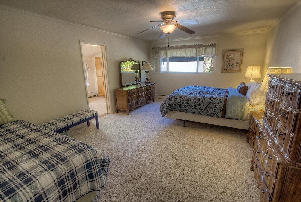 Cheyenne Chalet 4 Bedroom Home by RedAwning - Property Image 28