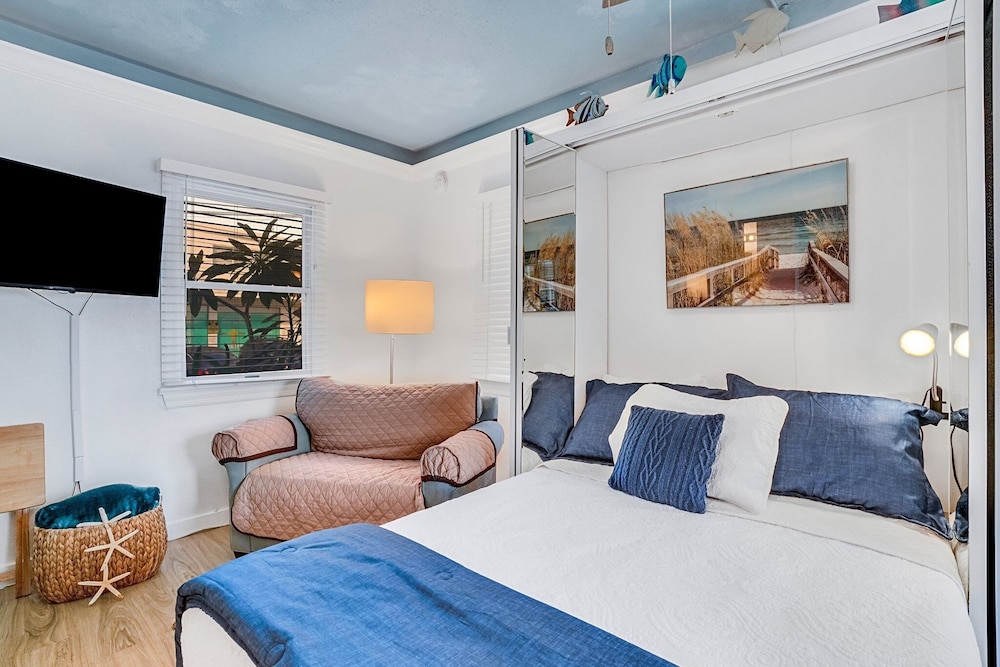 Saltwater Hideaway Coral Resort #e-2 1 Bedroom Condo by RedAwning view 4