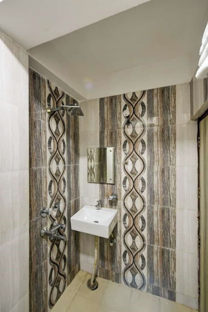 Hotel Lookout Stay Delhi IGI Airport
