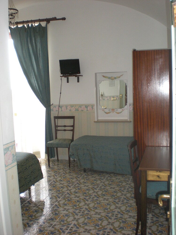 Photo 10