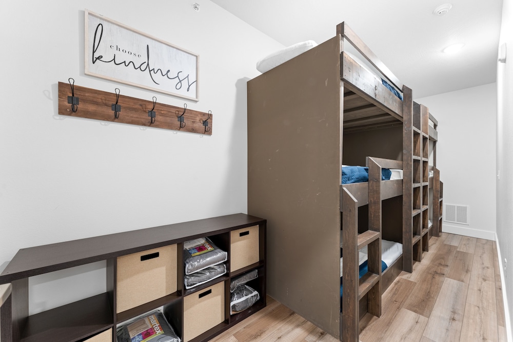 Cm132-6 -summer Breeze- Sleeps 17 6 Bedroom Home