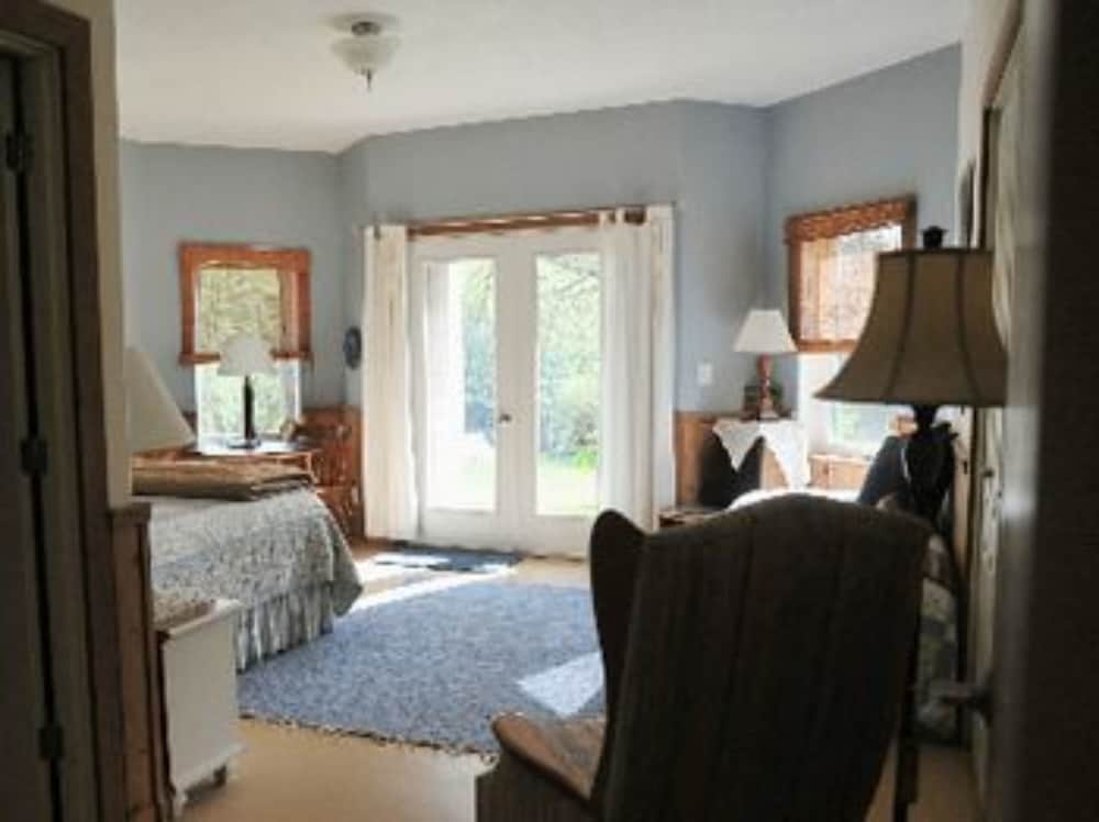 Lucky Mud Inn and Disc Golf Resort