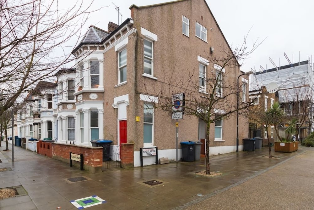 Modern stylish and luxurious 1 bed flat