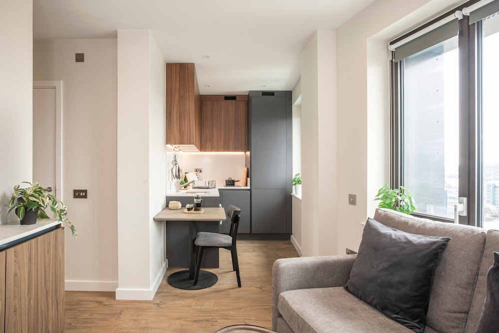 StayCozy at Enclave Croydon