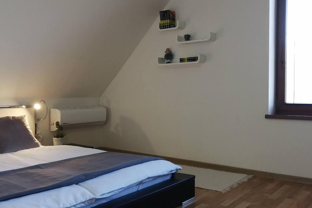 Captivating 3-bedrooms Cottage in the Hills view 4