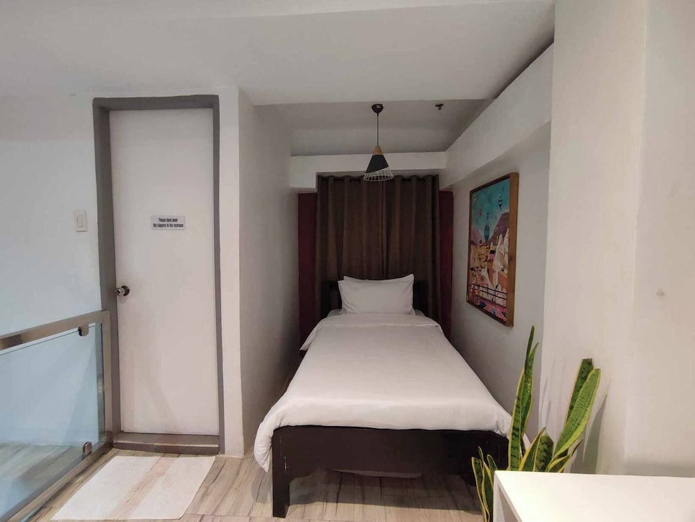 L1 Twin Bed Staycation in Bonifacio Global City