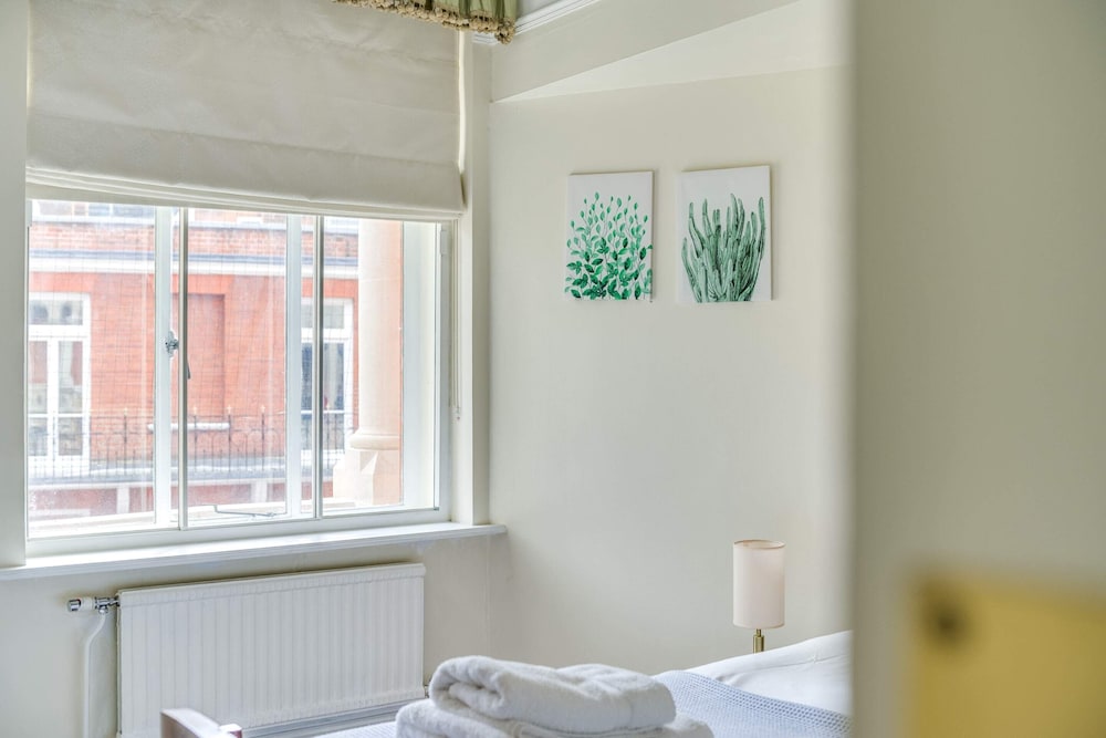 St. James / Westminster Apartment