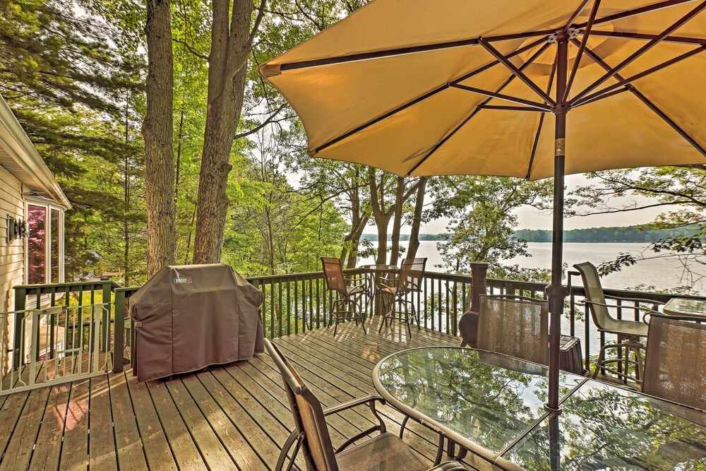 Le Roy Lakefront Retreat w/ Dock Kayaks! - Property Image 8