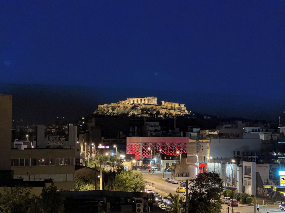 Acropolis Magical View Suite, Metro Kerameikos