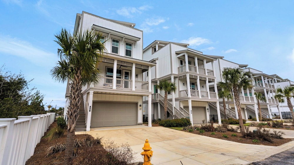 Inlet Beach Retreat With Rooftop Views, 4 Bikes + Free Attraction Tickets!