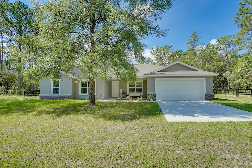Pet-friendly Home w/ Fenced Yard in Dunnellon