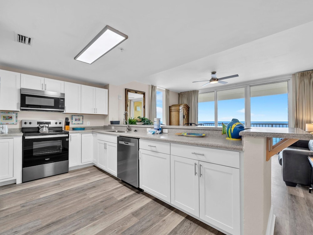 Majestic Beach Towers 1-715