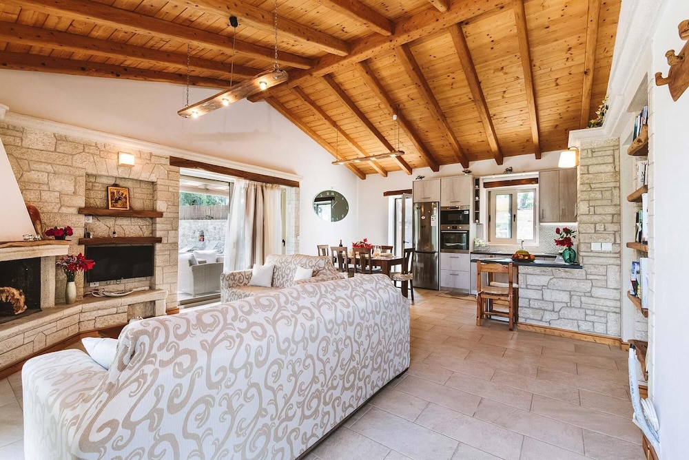 Aristea - 2 BR Villa Surrounded by Olive Groves photo 5