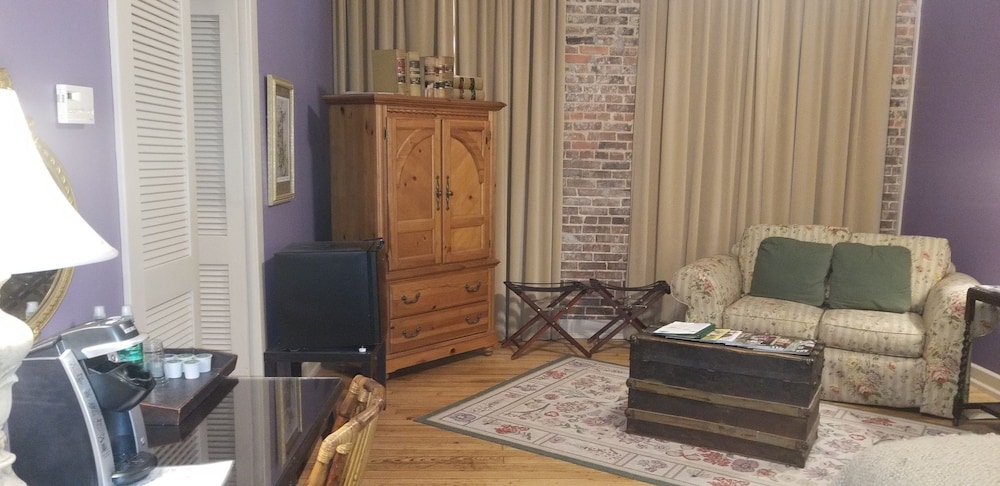 Downtown Guest Quarters Hotel