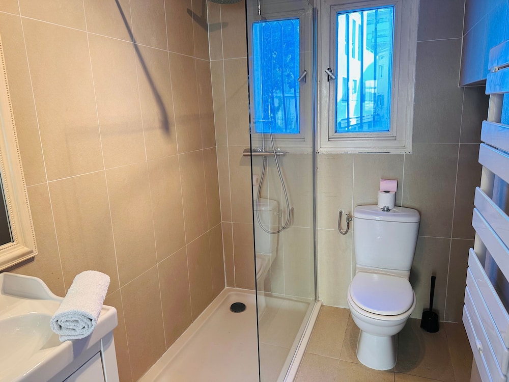 A Lovely Split Level Townhouse in the Heart of Cannes Next to the Marche Forville and the Palais - 1749