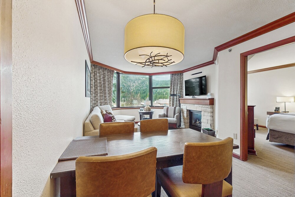 2BR Condo w/ Pool Access, Hot Tub, & ski In/out