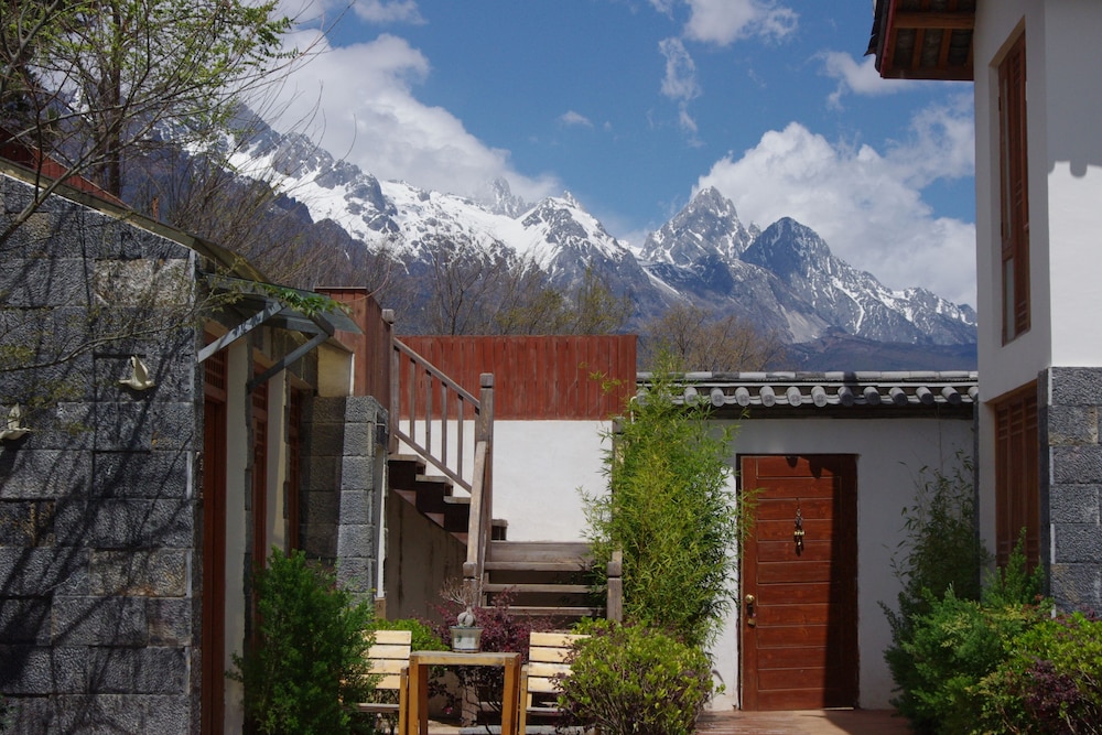 Yunzhong Baisha Lijiang Inn