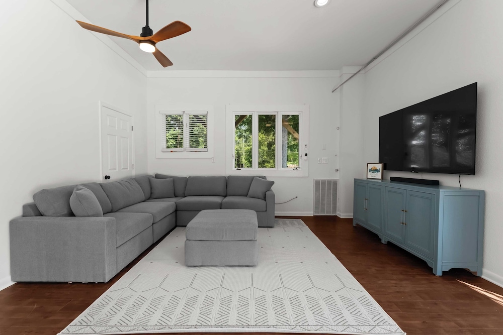 Cove's End by Avantstay Dock, Game Room, Fire Pit & Forest Views