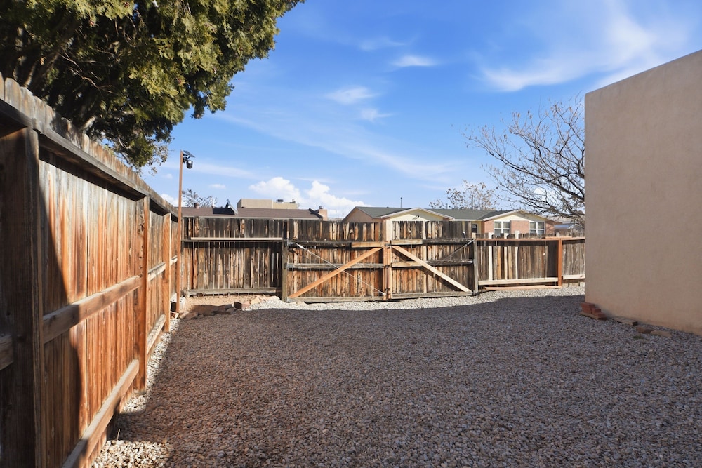 Albuquerque Escape Hot Tub + Atrium 4 Bedroom Home