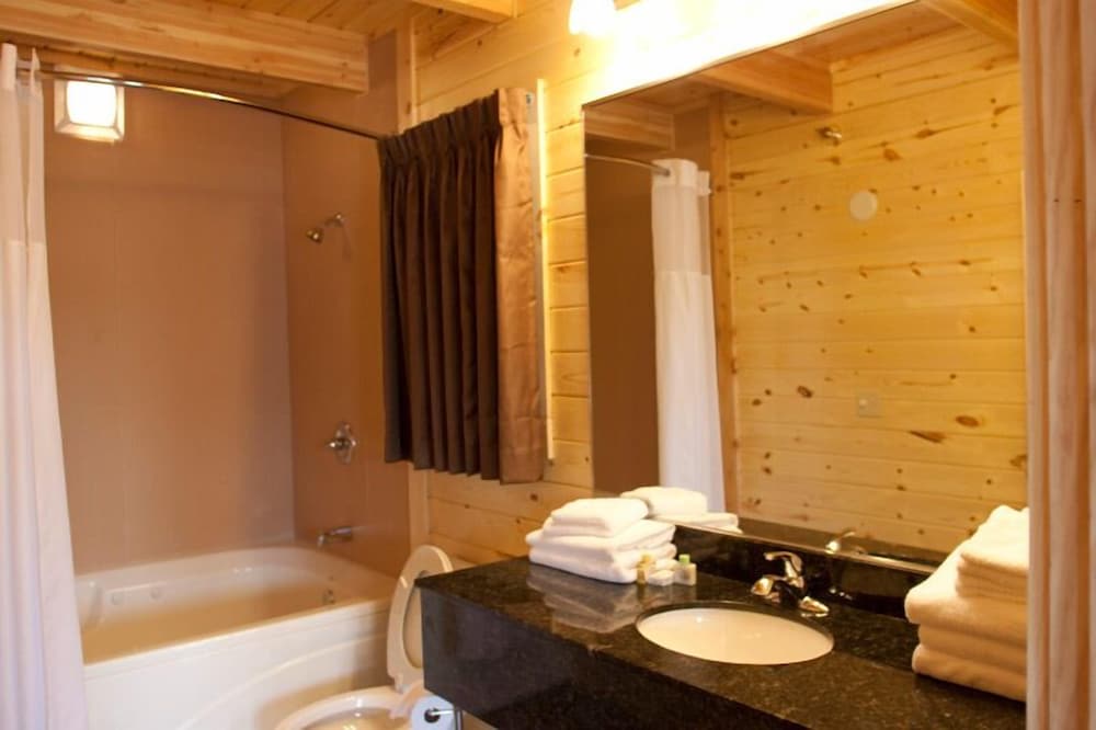 Cabins of Mackinaw