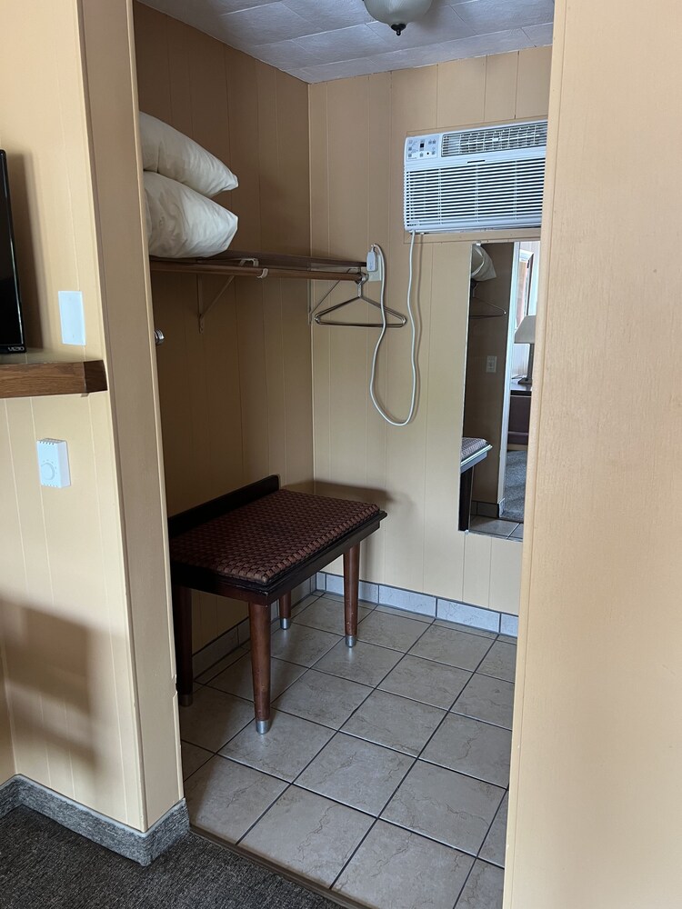 All Star Inn & Suites