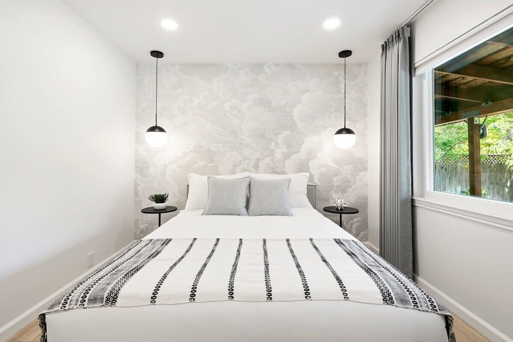 @ Marbella Lane - 3BR Designer Near Valley Fair