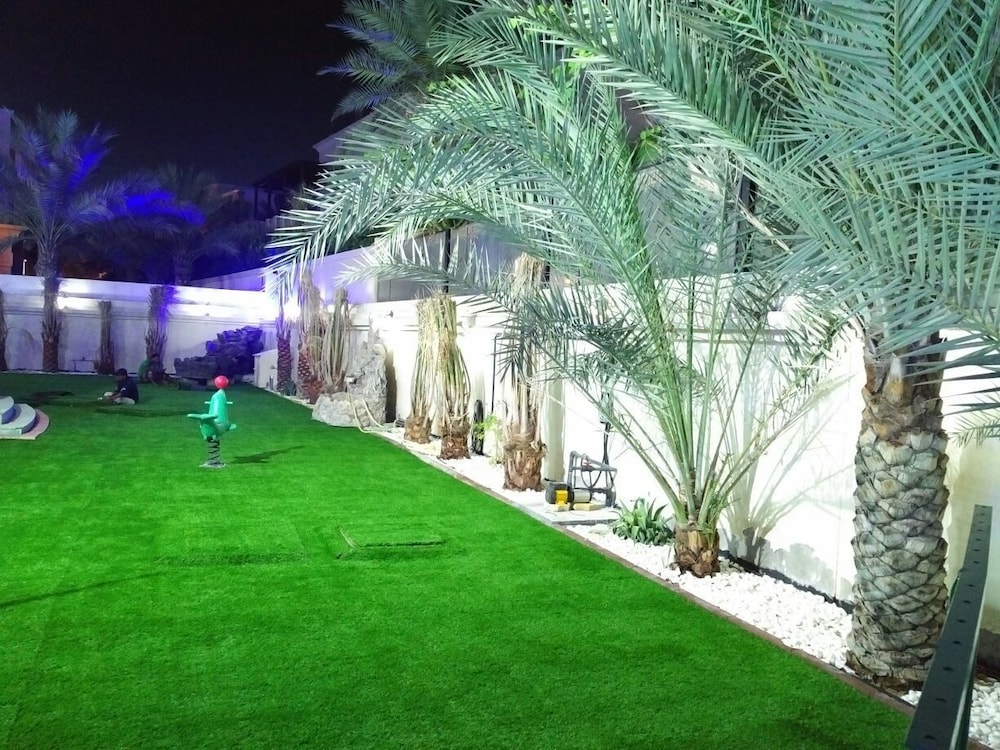 Emirates Hills Lake View Villa