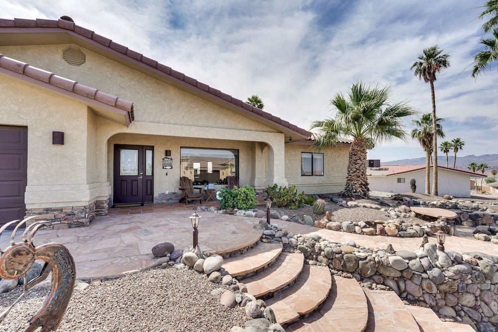 Pool, Grill & Lake Views: Lake Havasu City Retreat view 4