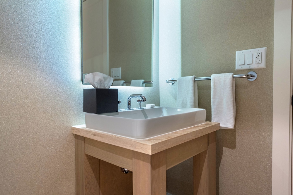 Luxury Vacation Rentals at 1 Hotel & Homes by LRMB
