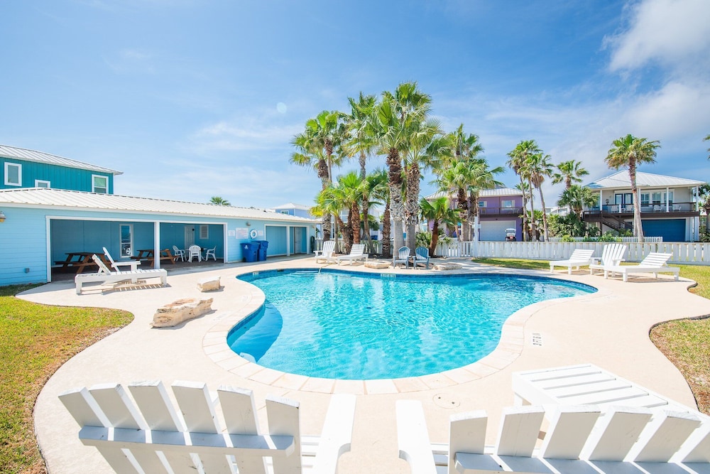 Beach Front Baby Ocean Views, Golf Cart & Pet Friendly!