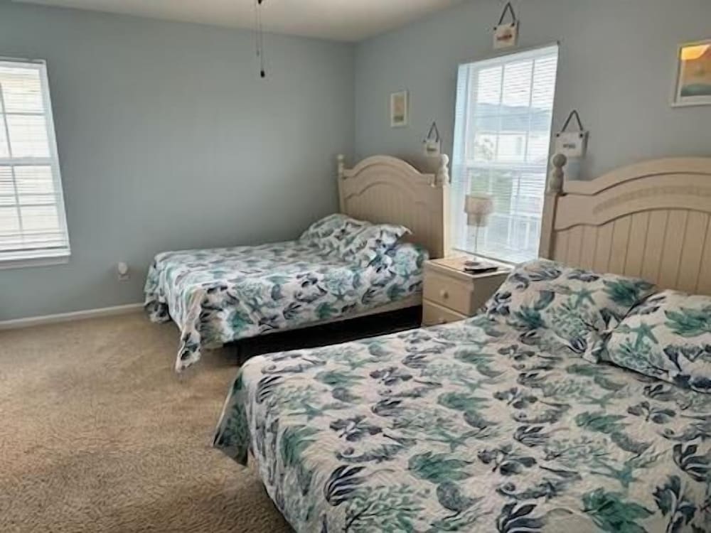 Pierview 5 Bedroom Home by RedAwning