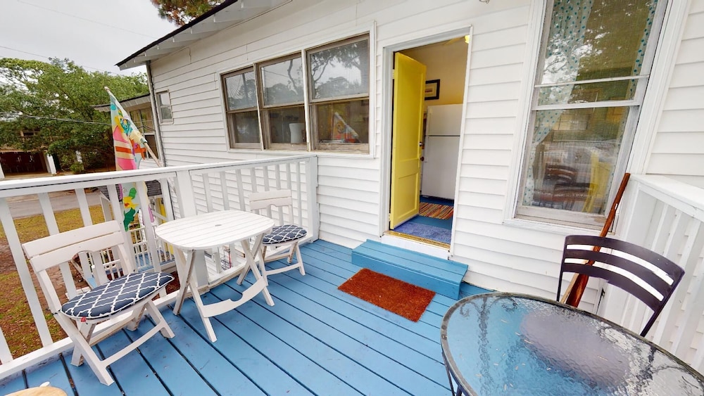 712 2nd Avenue - Upper