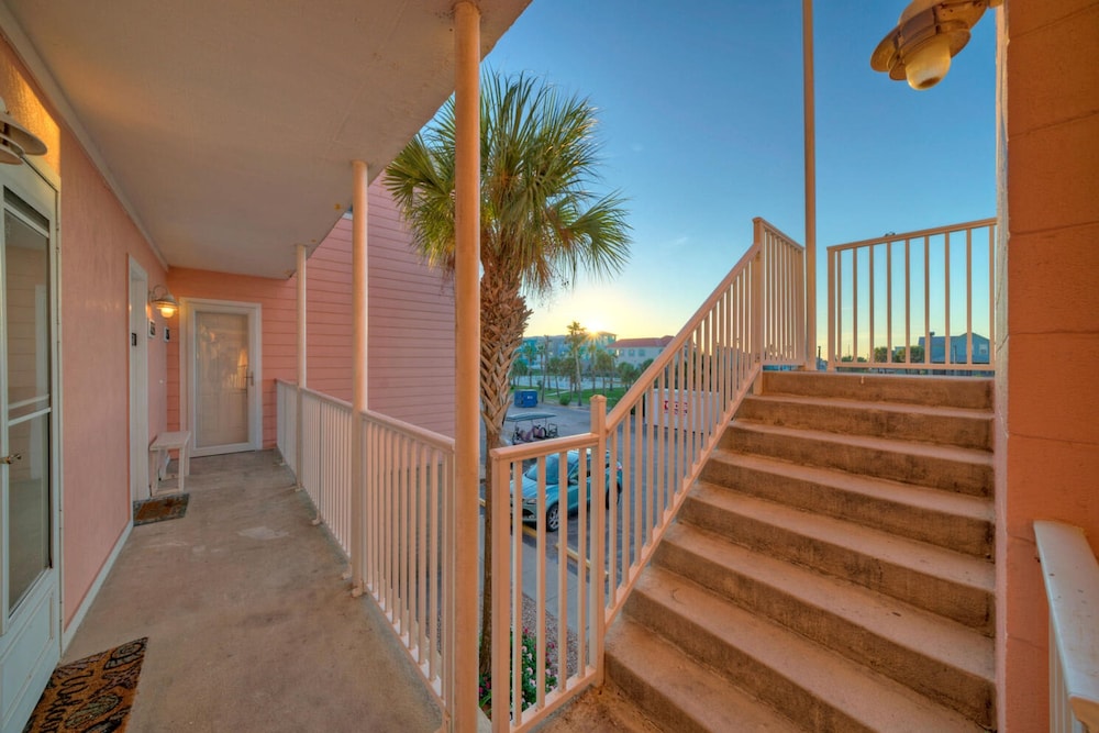 Rise N Beach by Avantstay Beachfront w Pool