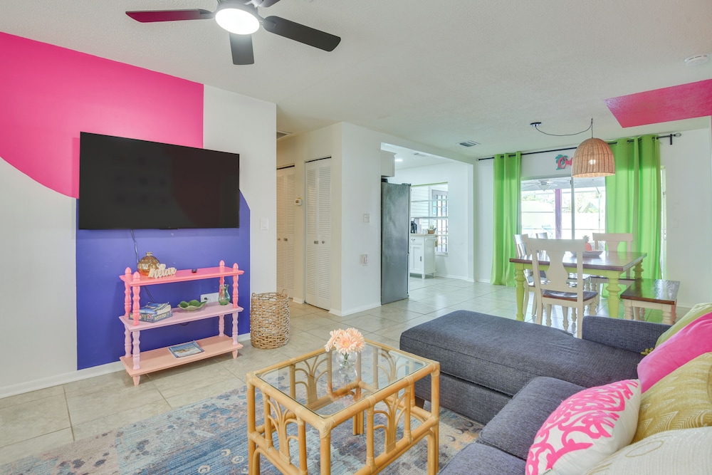 4 Mi to Riverwalk: Bradenton Home w/ Game Room