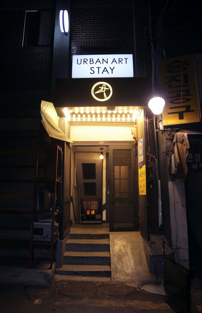 Urban Art Stay - Hostel